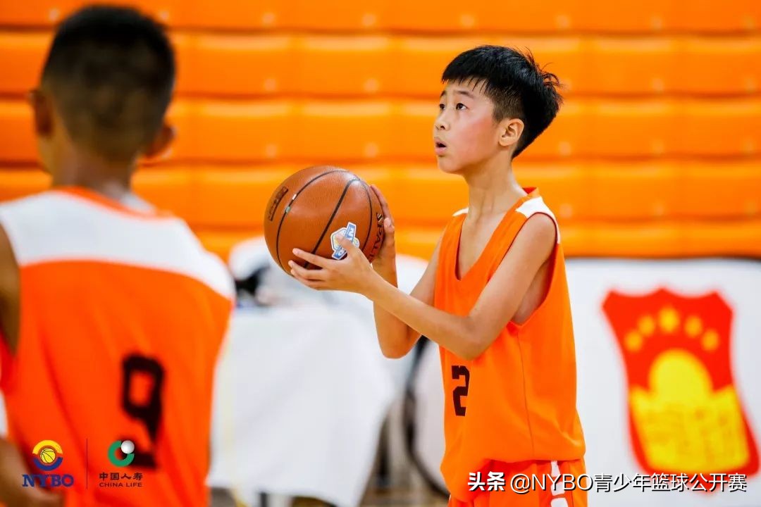 篮球成人练运球技巧有哪些_成人篮球怎么练运球技巧_篮球成人练运球技巧图解