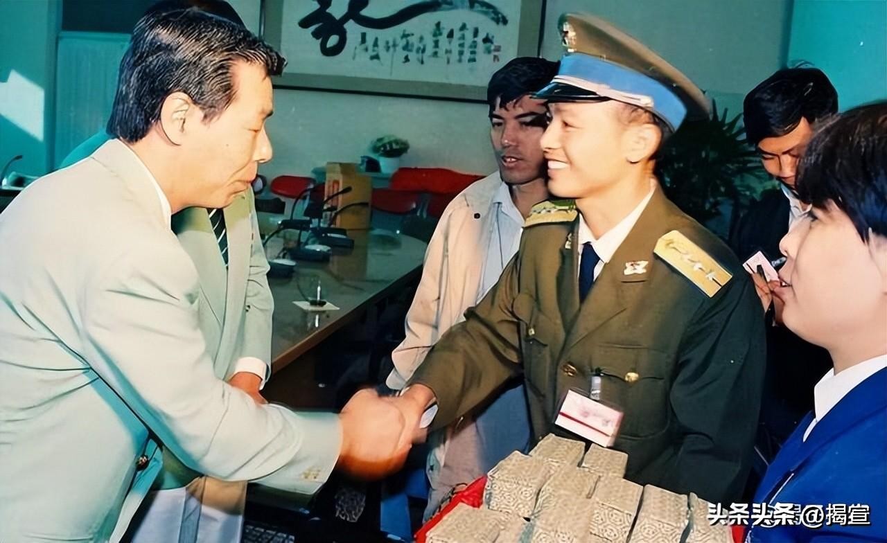 举重冠军2020_12年56公斤举重冠军_举重冠军年龄最少是多少岁