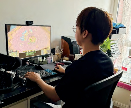 一个男孩踢足球_小男孩踢足球的电影_小男孩踢足球比赛冠军