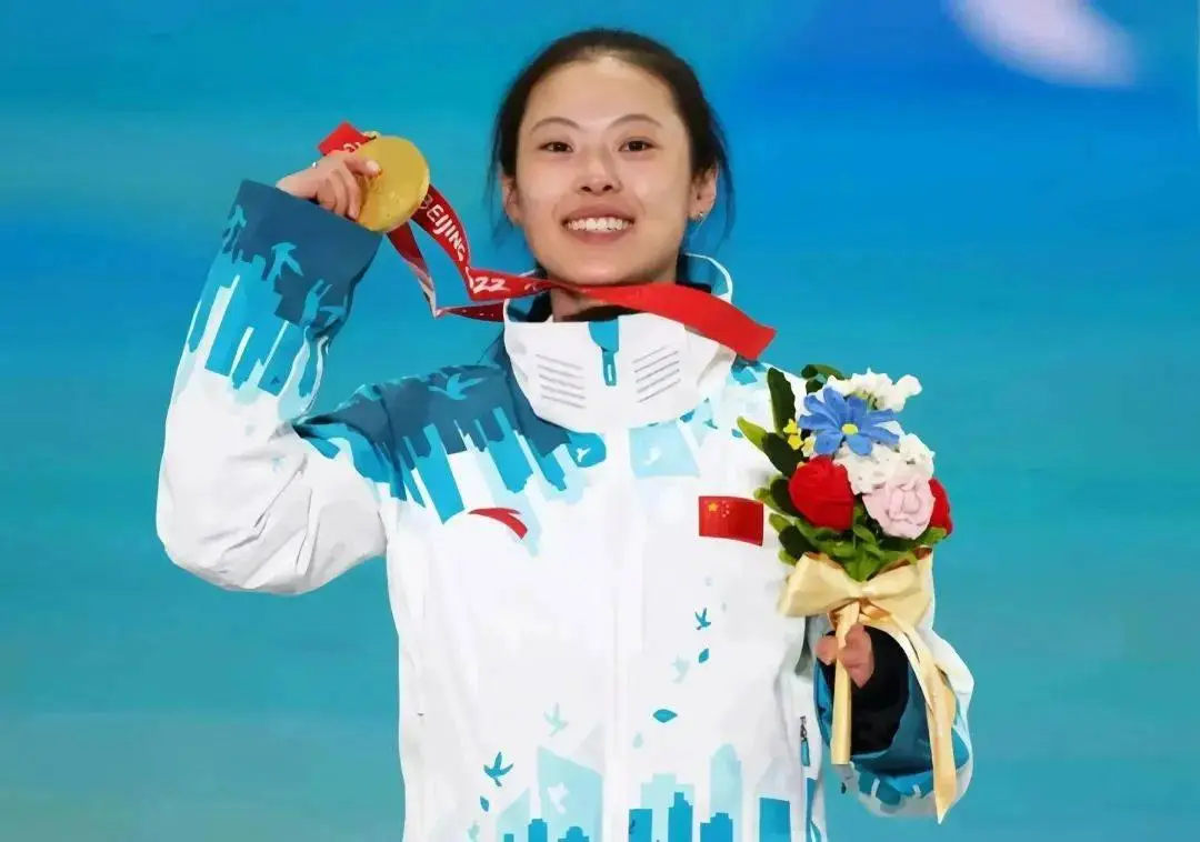 游泳冠军女孩_女子短道游泳世界冠军_女子游泳比赛冠军