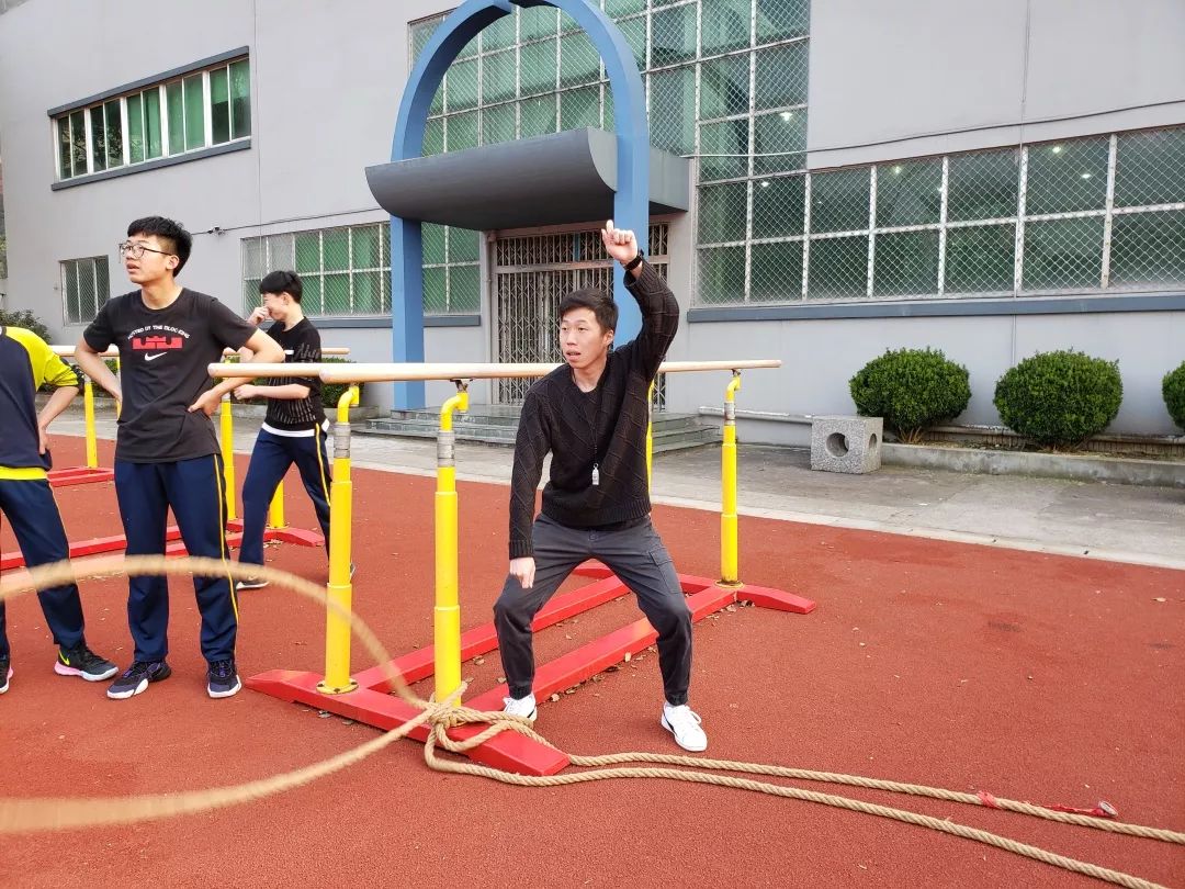 篮球初中陕西技巧比赛时间多长_陕西篮球中考视频教程_陕西初中篮球技巧比赛时间