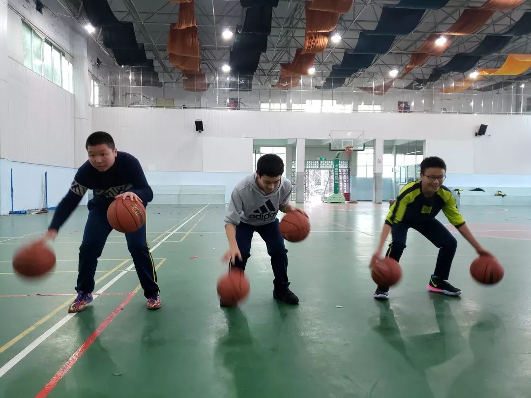 篮球初中陕西技巧比赛时间多长_陕西初中篮球技巧比赛时间_陕西篮球中考视频教程