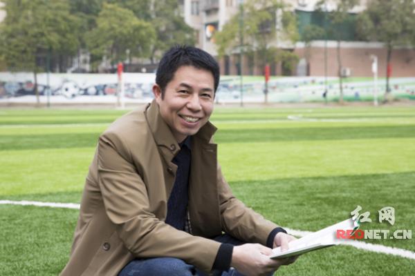 小学生足球冠军获奖感言_小学生足球场上如何得到冠军_小学足球比赛冠军