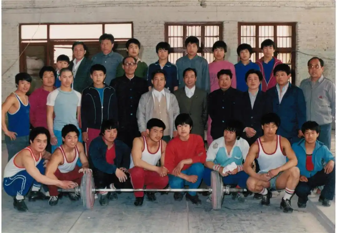 崔文华：中国举重史上的传奇人物，全运会四