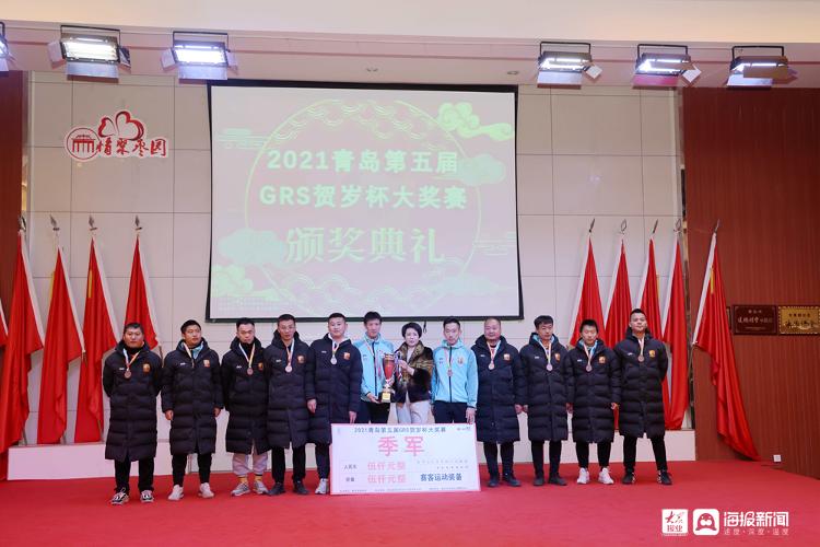 足球冠军奖杯含金量_贺岁杯足球冠军奖金_足球联赛冠军奖杯