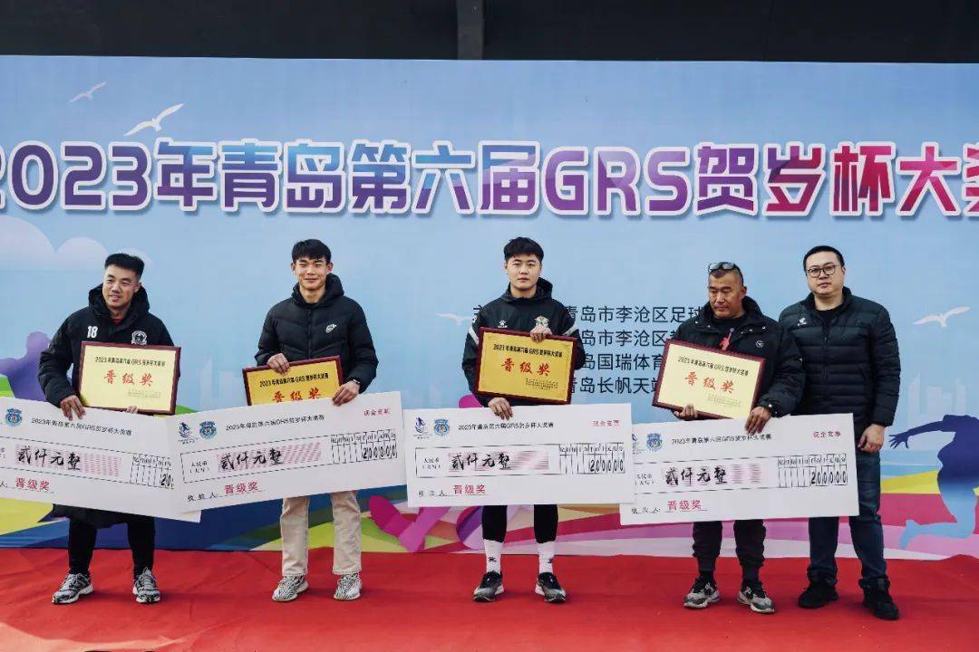 足球冠军奖杯是一人一个吗_足球联赛冠军奖杯_贺岁杯足球冠军奖金