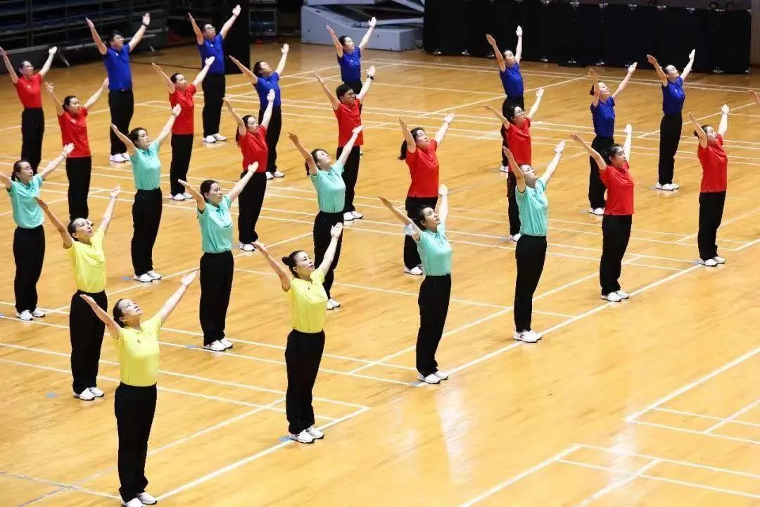 学生体操运动视频_学生体操舞8套_学生体操舞教学视频
